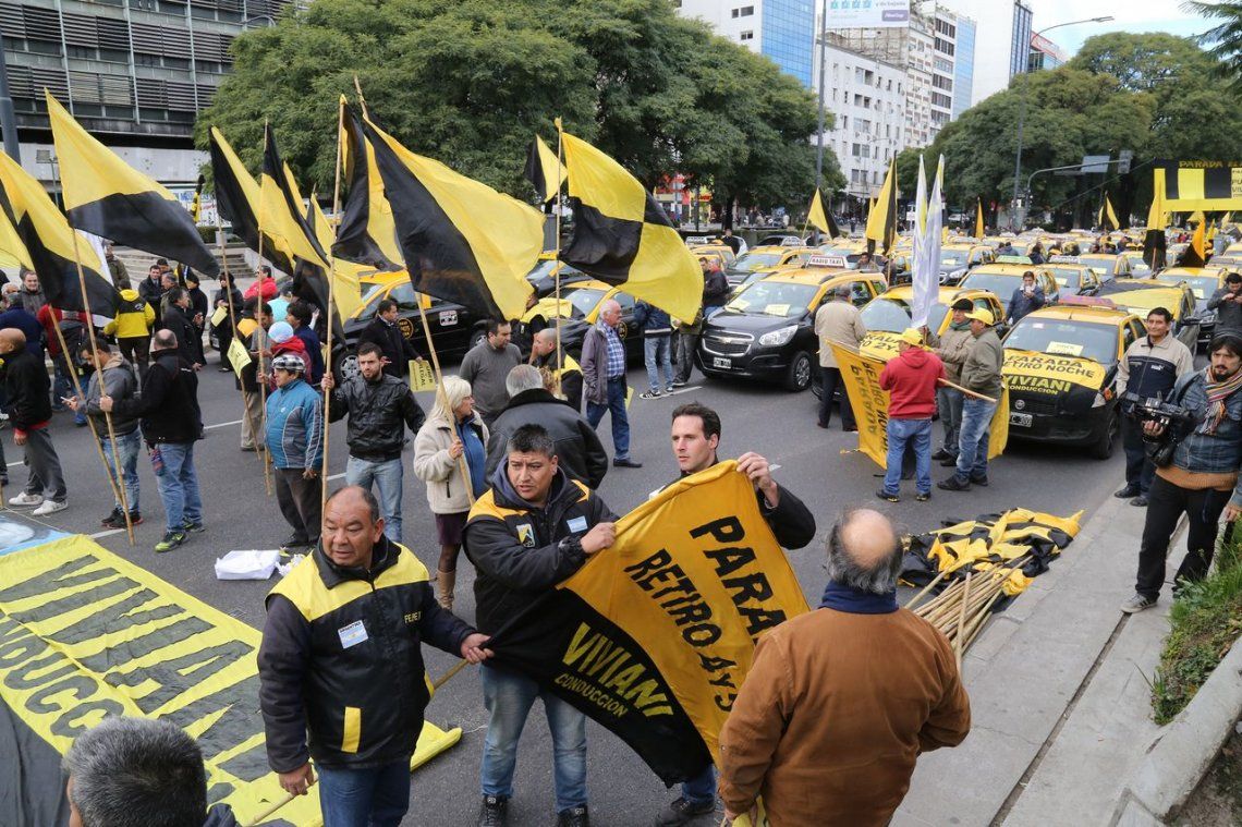 Nueva protesta de taxistas contra Uber en el Centro