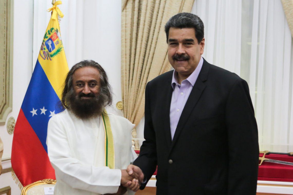 Maduro convocó al gurú Ravi Shankar para dialogar con la oposición
