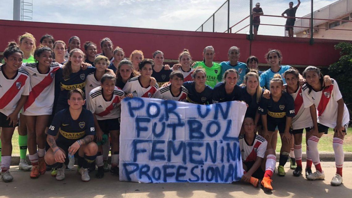 Fútbol femenino profesional: la bandera que molesta y que espera respuesta
