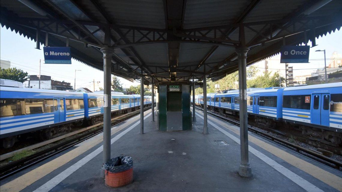 Estaciones de trenes vacías en la mañana del martes.