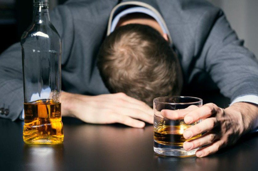 Las personas sobrepasadas de alcohol tienen una oportunidad de volver al estado de sobriedad.