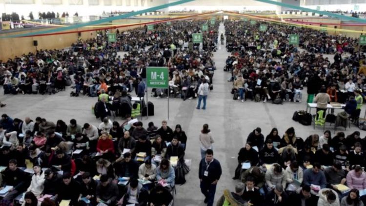 El examen para acceder a las residencias en medicina, enfermería y bioquímica en los hospitales nacionales ya no será en papel, como hasta el año pasado.