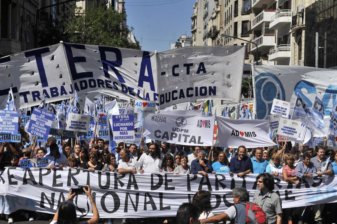 Sindicato docente cordobés se suma a la marcha en Plaza de Mayo