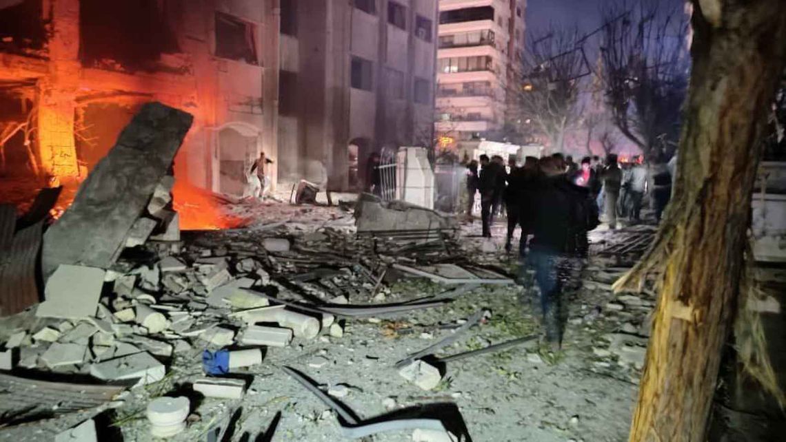 El ataque dañó varios edificios en el distrito densamente poblado cercano a la plaza Omayyad.