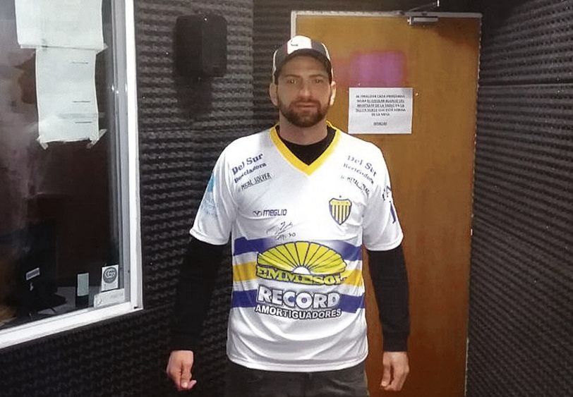dCaruso mira para la cima de la tabla junto a Dock Sud.