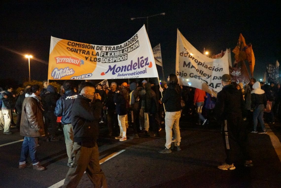 Corte de trabajadores en la autopista Panamericana.