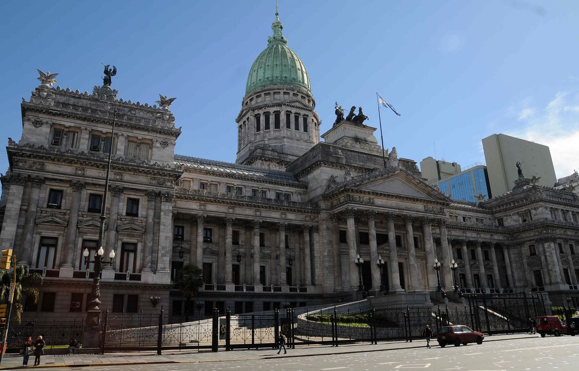 Diputados y senadores aumentarán los sueldos en 2023.