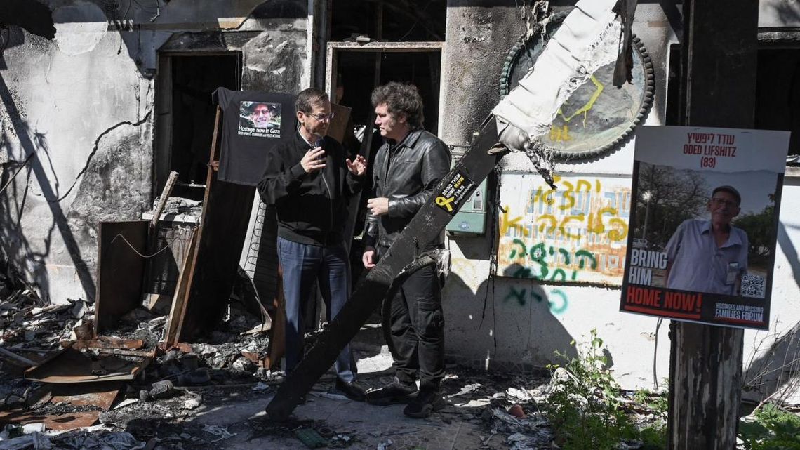Herzog le agradeció a Milei el gesto de recorrer el lugar donde ocurrió uno de los ataques terroristas.