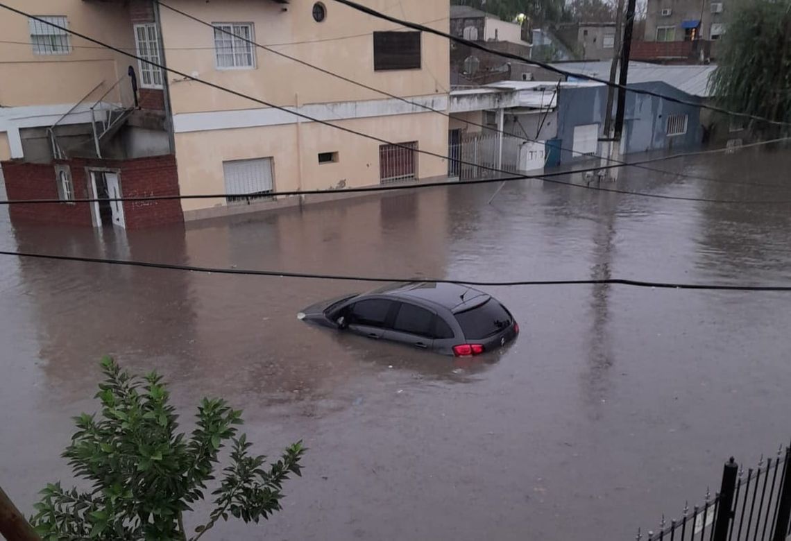 Calles inundadas en zonas del AMBA.