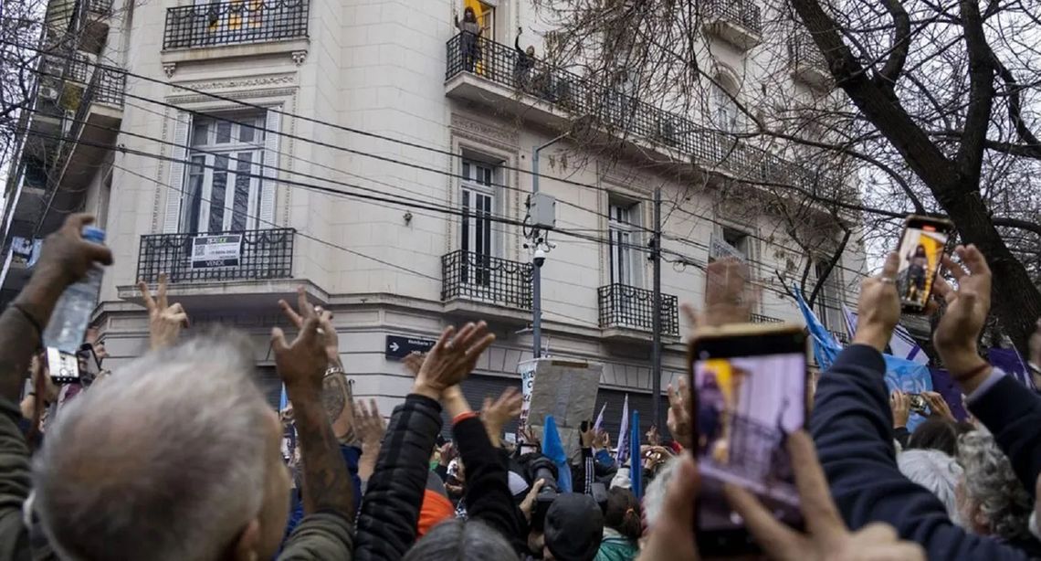 La Fiscalía hizo referencia al departamento de San José 1111 donde Cristina Kirchner cumple la detención.