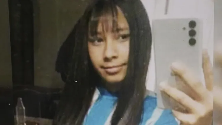 El cuerpo de la adolescente fue encontrado en un descampado de la capital cordobesa.