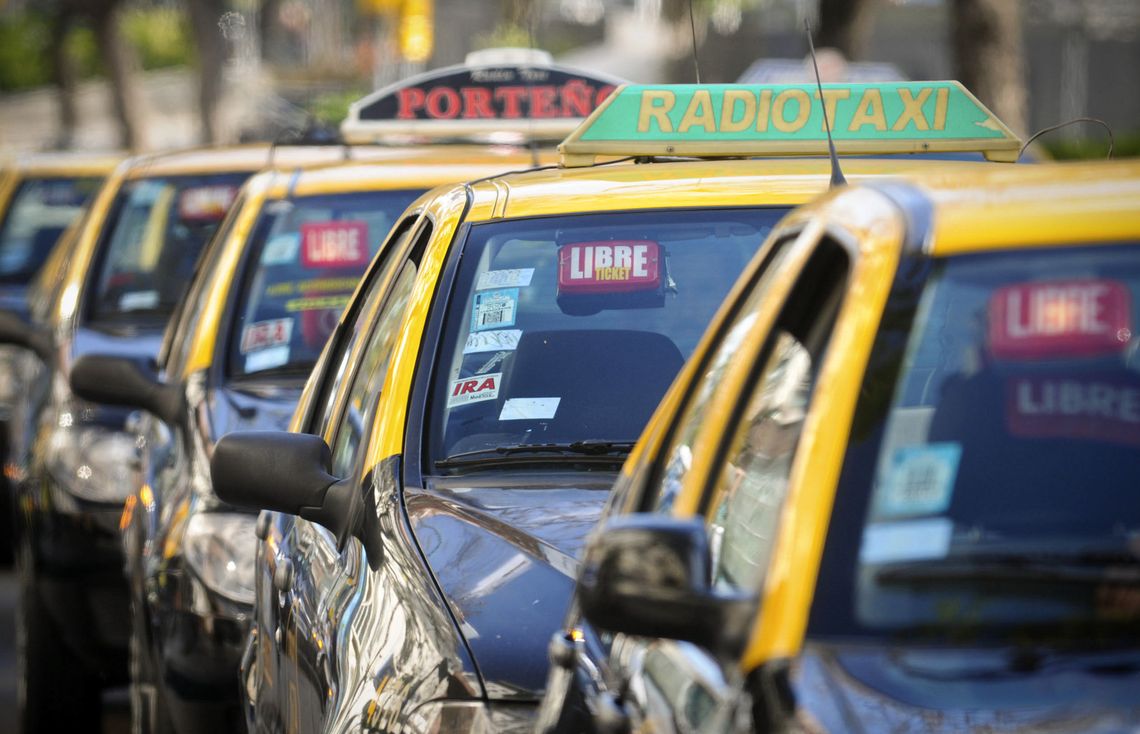 CABA: nuevamente aumentan los taxis y los peajes.