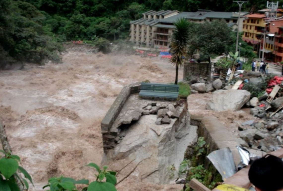 Perú: casi 900 evacuados en Machu Picchu tras inundaciones.