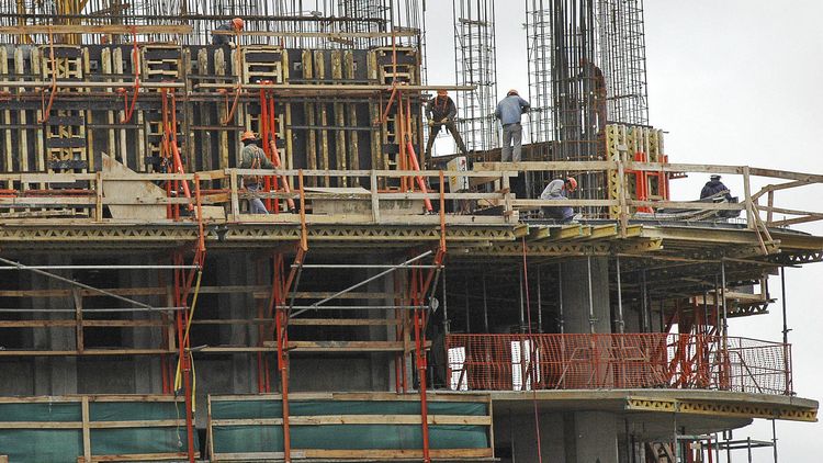 La construcción, en niveles por debajo del mediados del 2023
