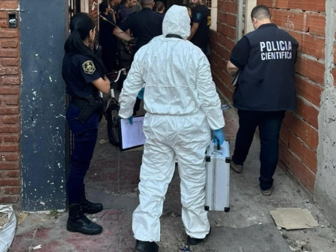 Peritos trabajando en el lugar del macabro hallazgo