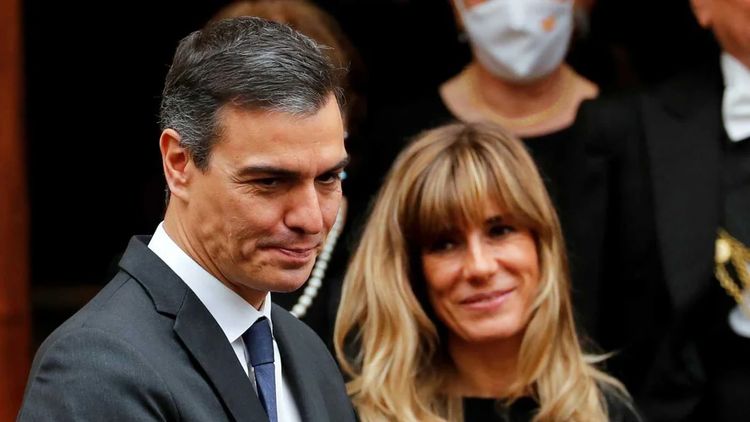 Pedro Sánchez y su esposa. 