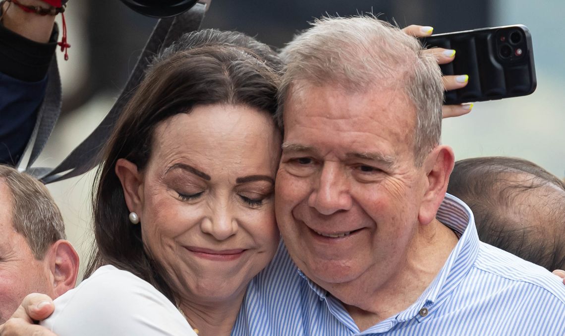 María Corina Machado y Edmundo González Urrutia recorrieron el martes las calles de Caracas en una movilización.