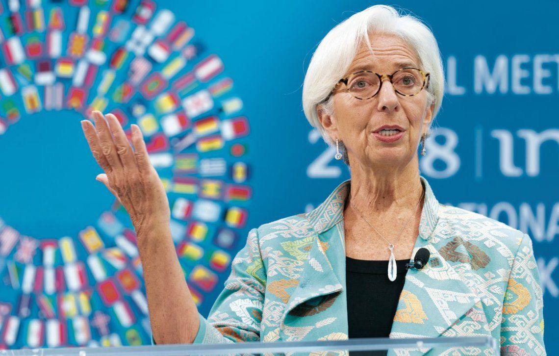 El FMI recomendó aumentar la edad jubilatoria y bajar el pago de haberes
