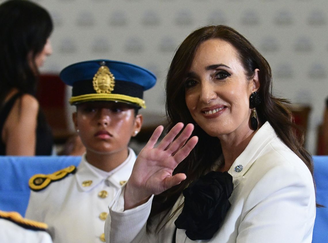 Victoria Villarruel al llegar al Congreso con un look llamativo.