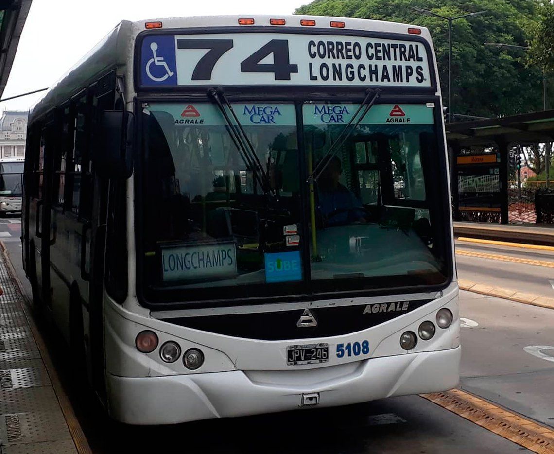 Longchamps: la línea 74 redujo su servicio y no llega a la terminal del ex Correo Central