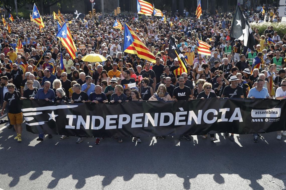 Miles de catalanes reclaman la independencia de España