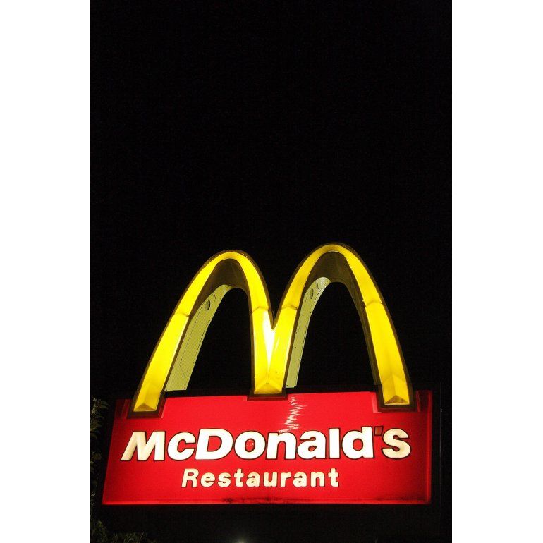 McDonalds tendrá mozos: Jefe, ¿me trae un cuarto de libra