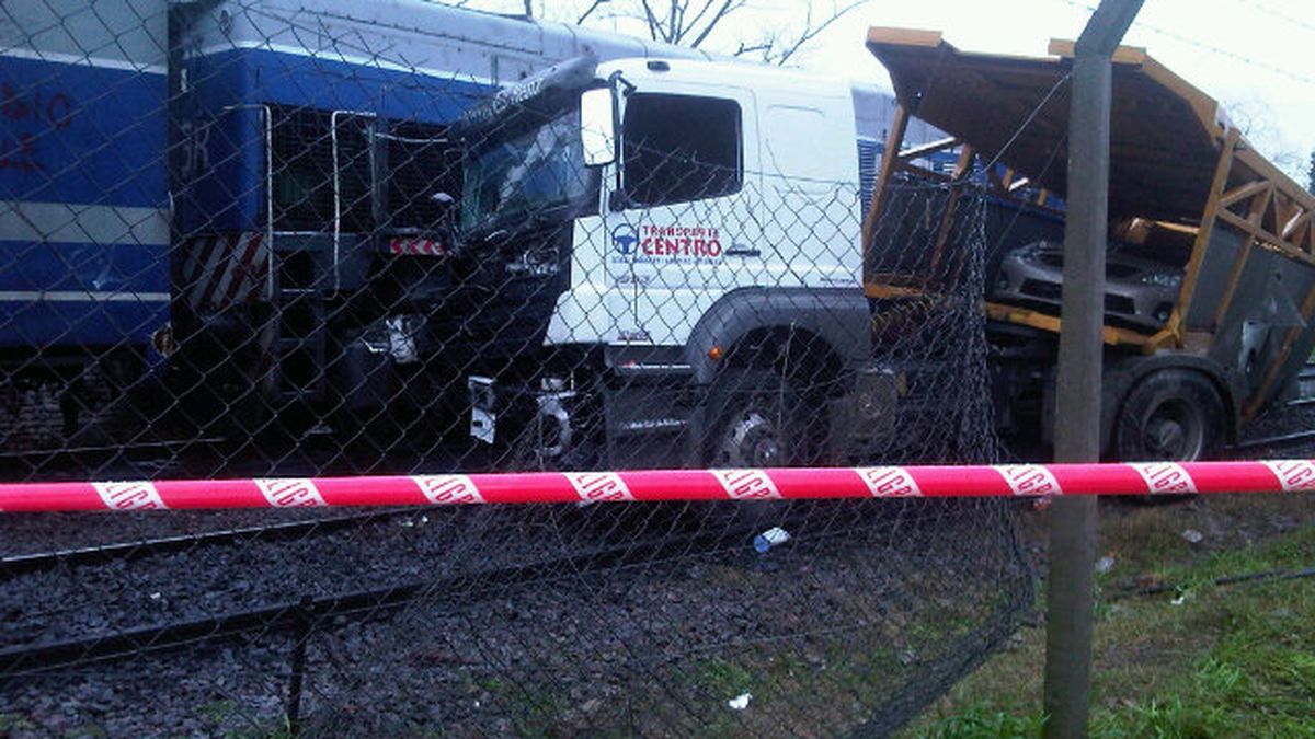 Tren Roca dos heridos por choque entre una formación y un camión