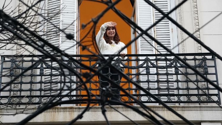 Cristina Kirchner cumple su condena en un departamento de San José 1111, en el barrio porteño de Constitución.