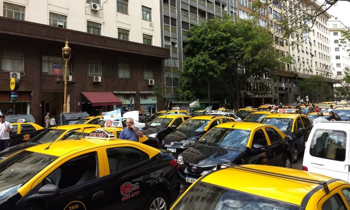 Marcha de taxistas contra UBER generó caos en el centro porteño