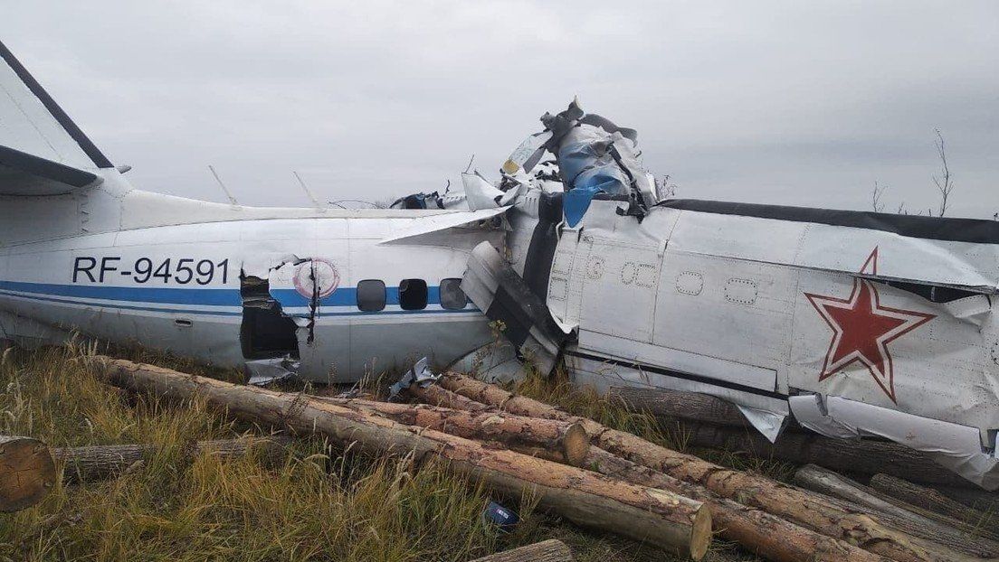 Rusia: 16 muertos tras estrellarse un avión de paracaidismo