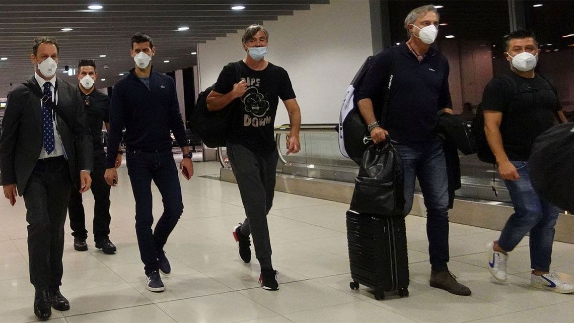 Djokovic tomó un vuelo de la compañía Emirates rumbo a Dubai.