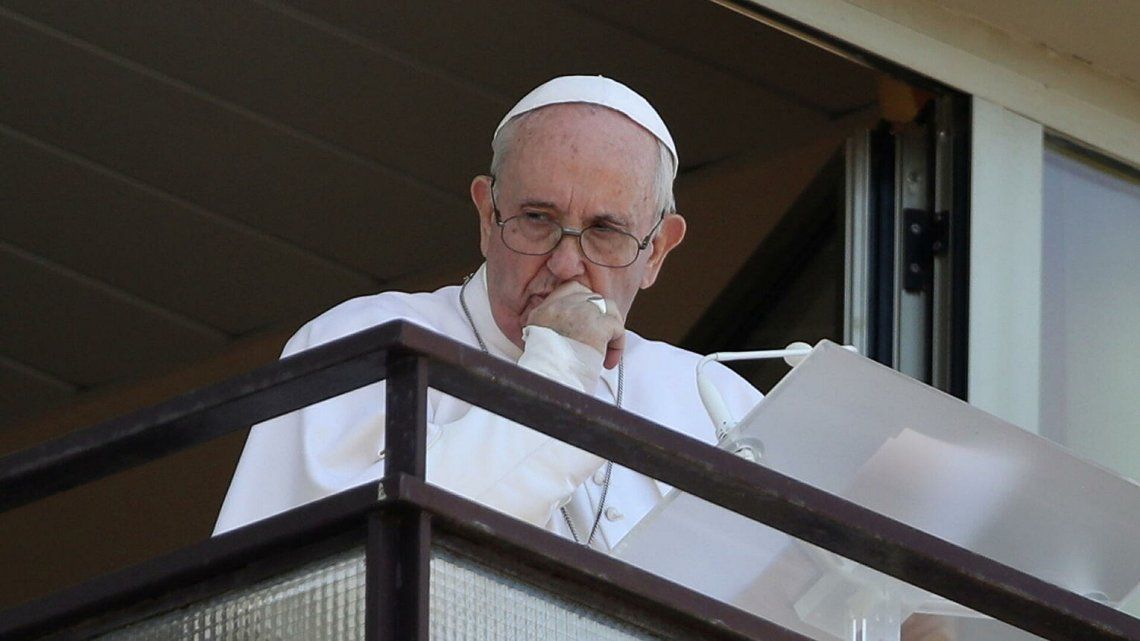 El Papa pidió un buen servicio sanitario para todos en su primera aparición tras ser operado.