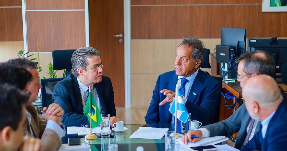 El embajador Daniel Scioli reclamó al Ministerio de Agricultura de Brasil la normalización de los pasos fronterizos entre ambos países 
