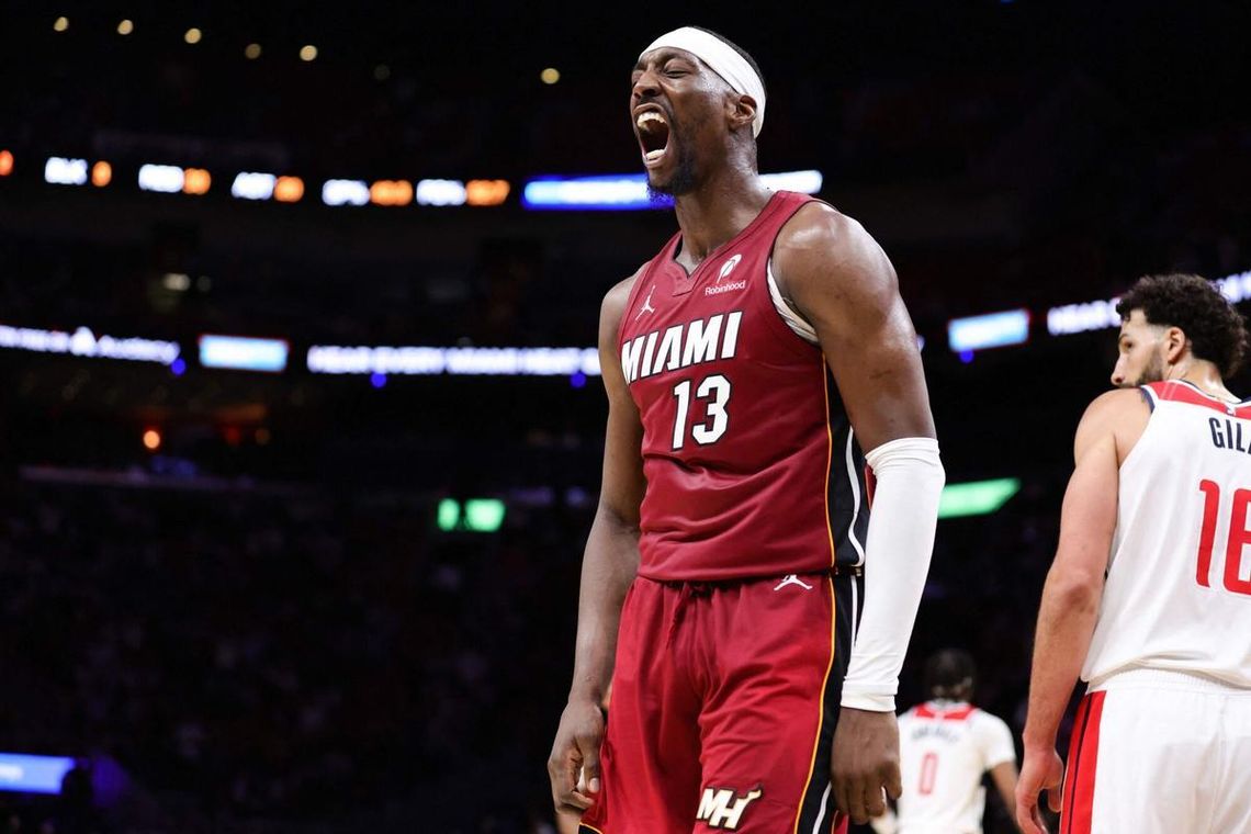 El pívot de Miami Heat tuvo una actuación histórica ante Washington Wizards y superó la marca de Kobe Bryant de 81 puntos.