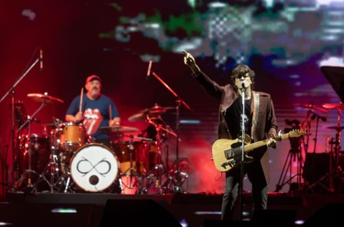 Daniel Buira volvió a Los Piojos en 2024 y fue parte de los shows del regreso, reencontrándose con el público tras más de dos décadas. Daniel Buira volvió a Los Piojos en 2024 y fue parte de los shows del regreso, reencontrándose con el público tras más de dos décadas.