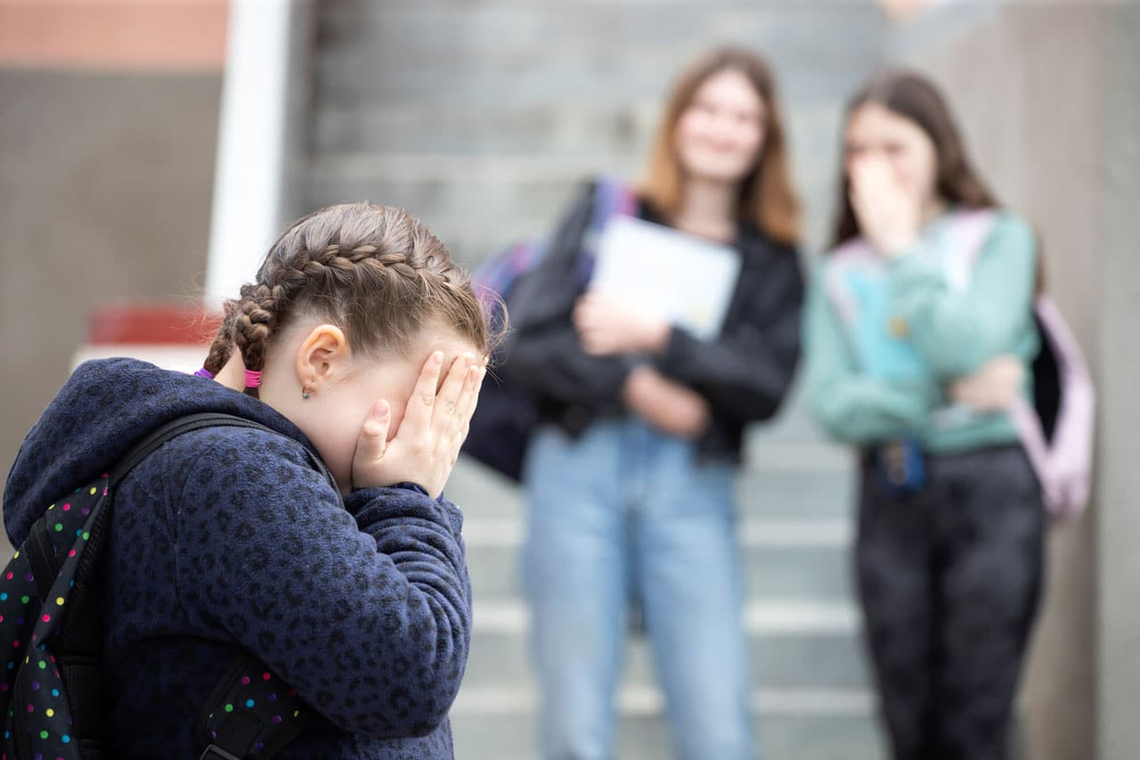 El bullying puede tener forma de burla o de ataque contra la dignidad
