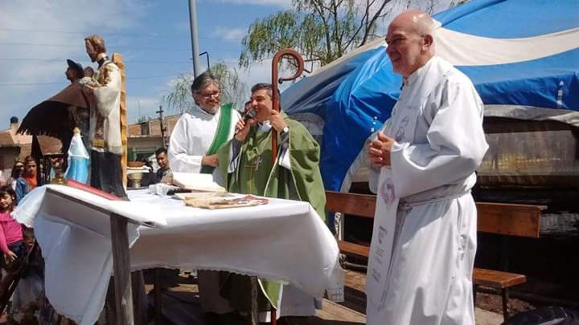 Asaltaron al Obispo auxiliar de Quilmes: le robaron hasta su bastón pastoral