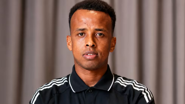 Omar Abdulkadir Artan, el árbitro deportado.