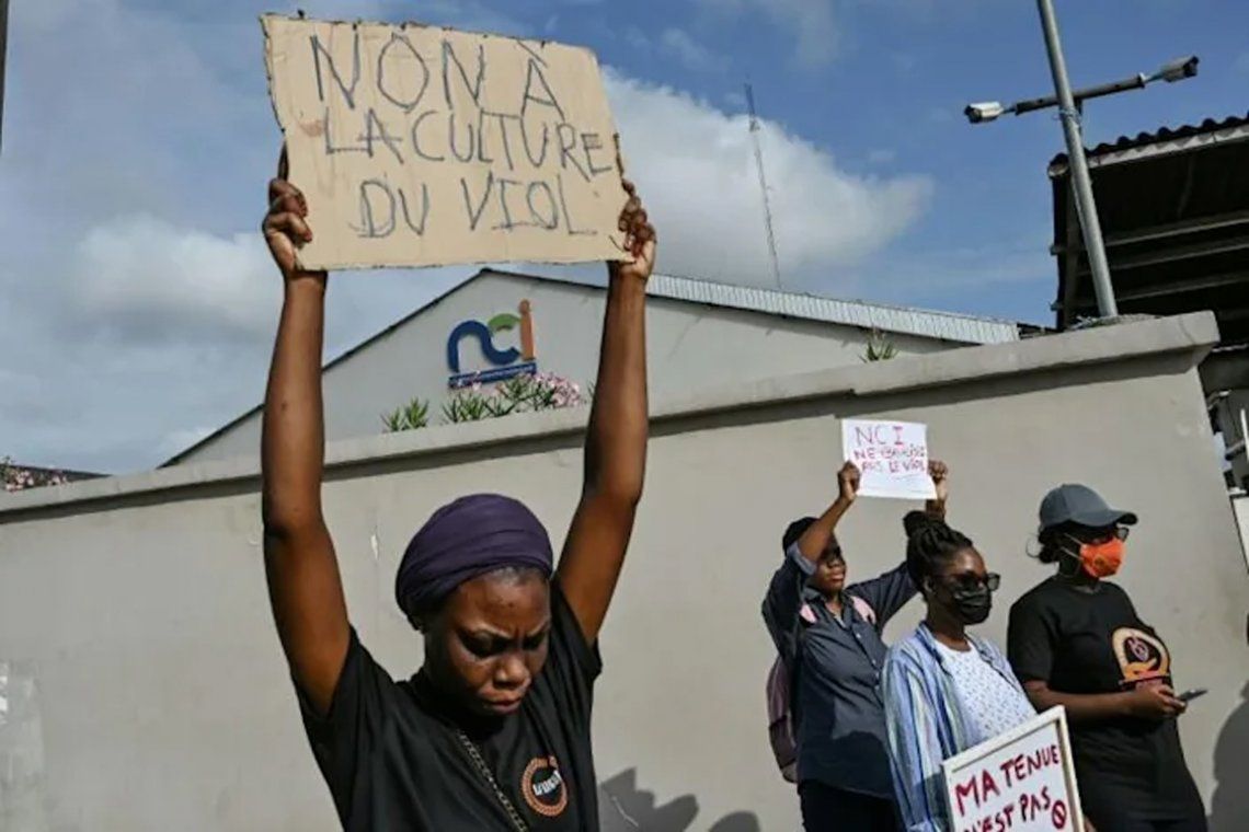 Mujeres protestaron en las puertas del canal