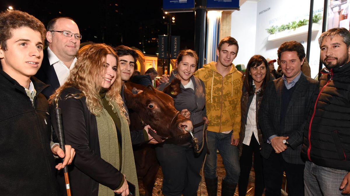 Demostración de alumnos de Coronel Vidal en la Feria Rural de Palermo