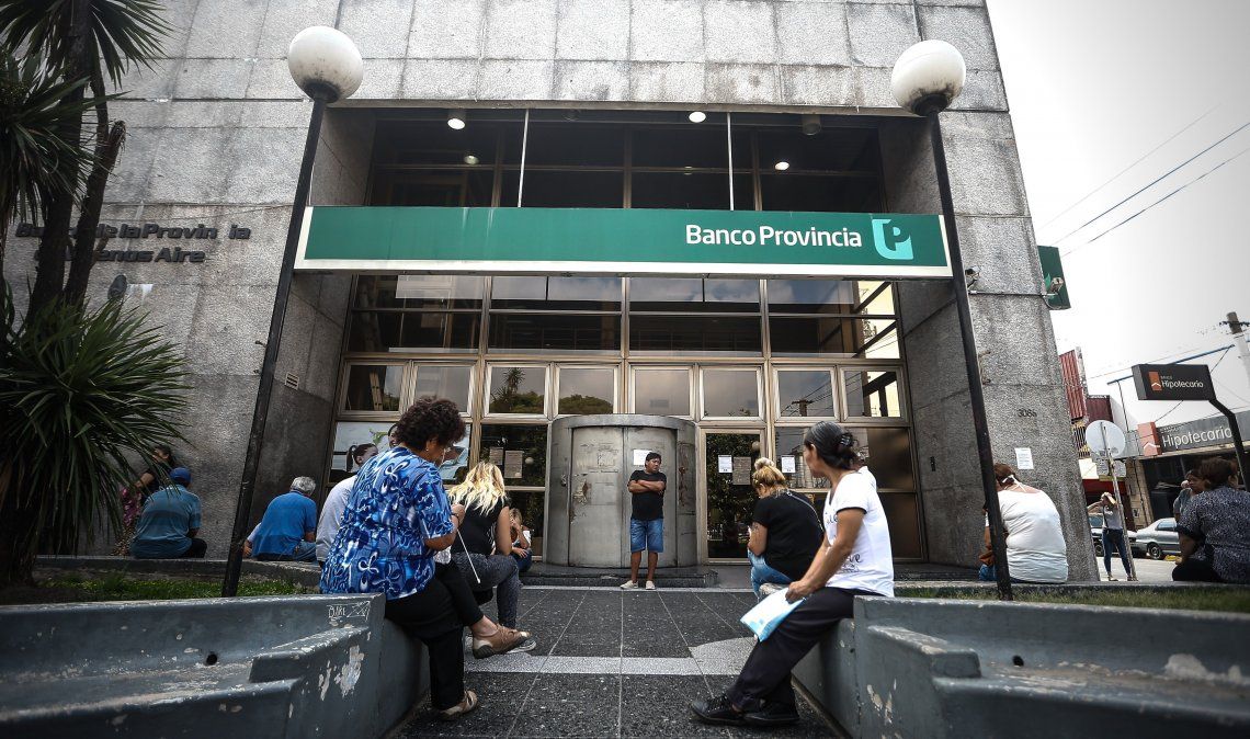 Provincia: desde este martes los bancos atenderán con horario de verano
