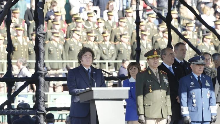 Javier Milei participó del acto con los miembros más fieles de su Gabinete. Foto NA.