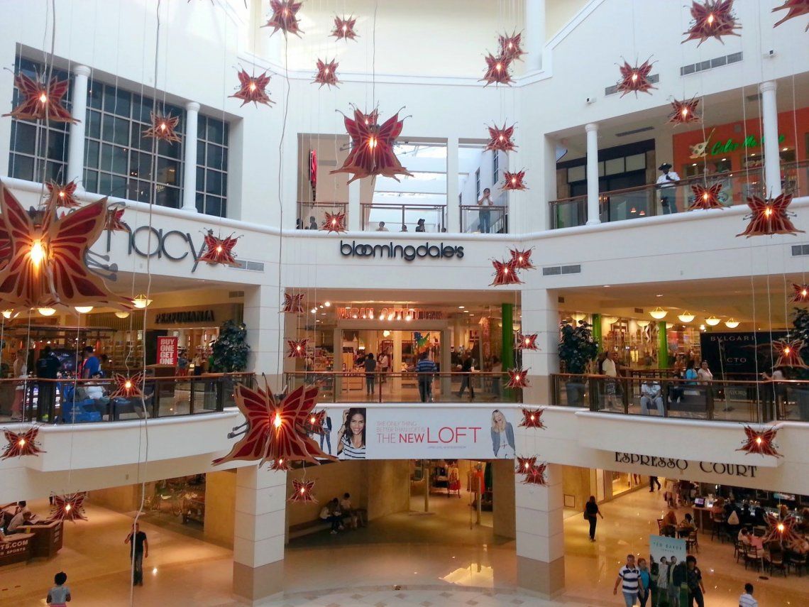 El Aventura Mall