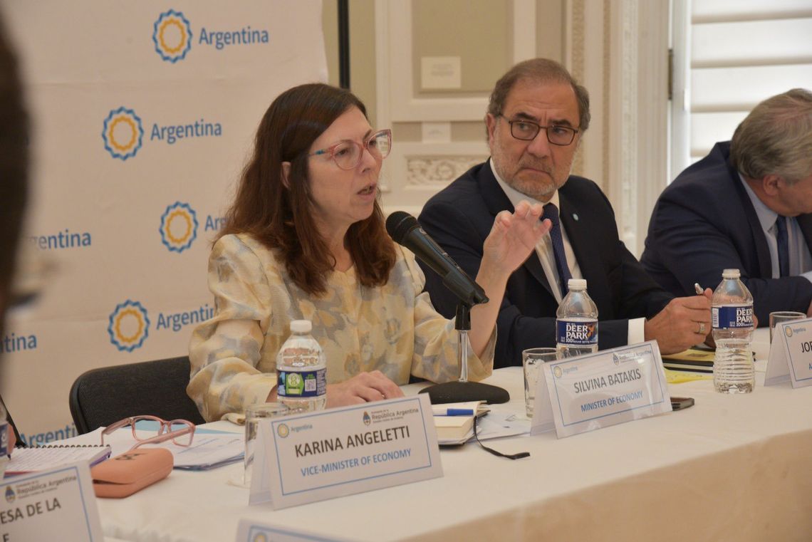 Washington - Silvina Bataquis y Jorge Arguello frente a banqueros y representantes de Fondos de Inversión 
