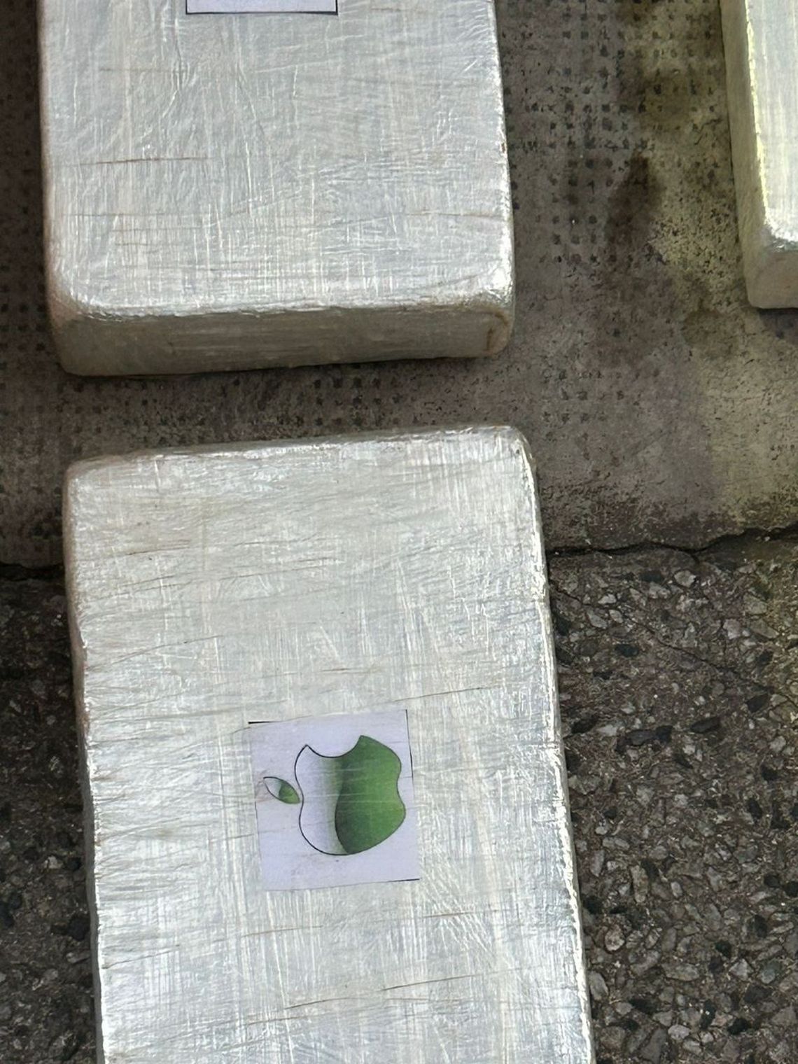 Ladrillos de cocaína incautados en Floresta.