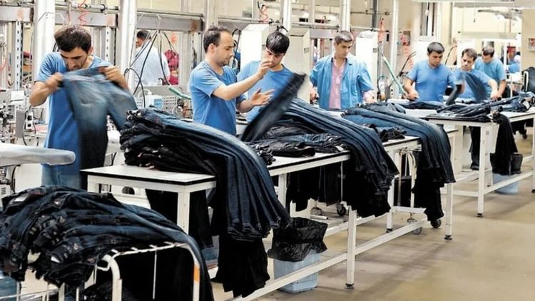 La industria textil nacional atraviesa un escenario crítico por la baja de ventas, el avance de productos importados y el aumento sostenido de costos.