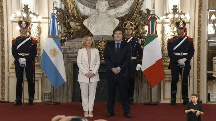 Milei brindó una conferencia de prensa junto Meloni en la Casa Rosada. 