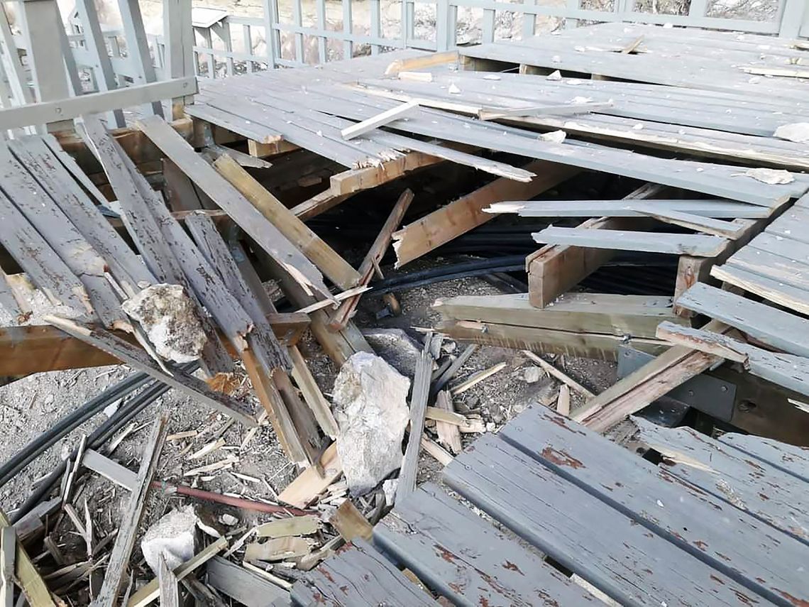 Santa Cruz: se desprendió una roca y rompió la pasarela de la Cueva de las Manos