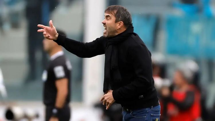 El enojo de Coudet por el penal sancionado por Yael Falcón Pérez.