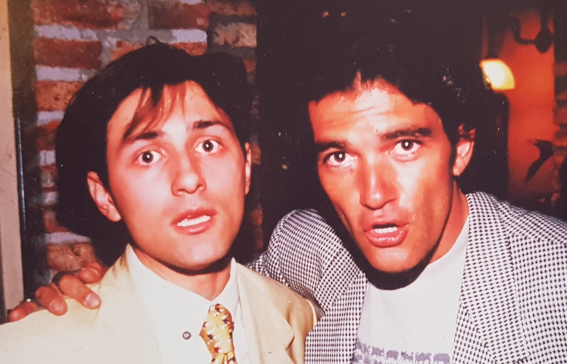 Los jóvenes Daniel Gómez Rinaldi y el actor español Antonio Banderas Los jóvenes Daniel Gómez Rinaldi y el actor español Antonio Banderas